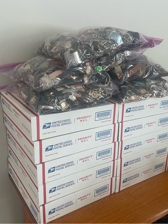 Lot of ladies watches, 100 count, plus a handful of extras. main image 4